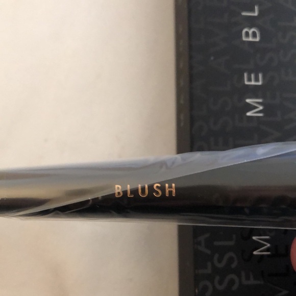 Lawless Make Me Blush Blush Brush Vegan & Cruelty Free Full Size NIB - Picture 10 of 12